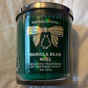 Bath & Body Works Vanilla Bean Noel Candle - Green and Silver